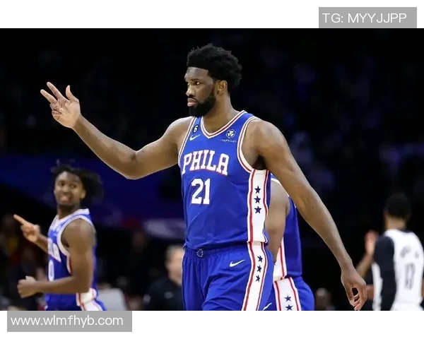 乔尔恩比德如何在NBA赛场上展现统治力与领导才能的精彩瞬间 乔尔恩比德如何在NBA赛场上展现统治力与领导才能的精彩瞬间